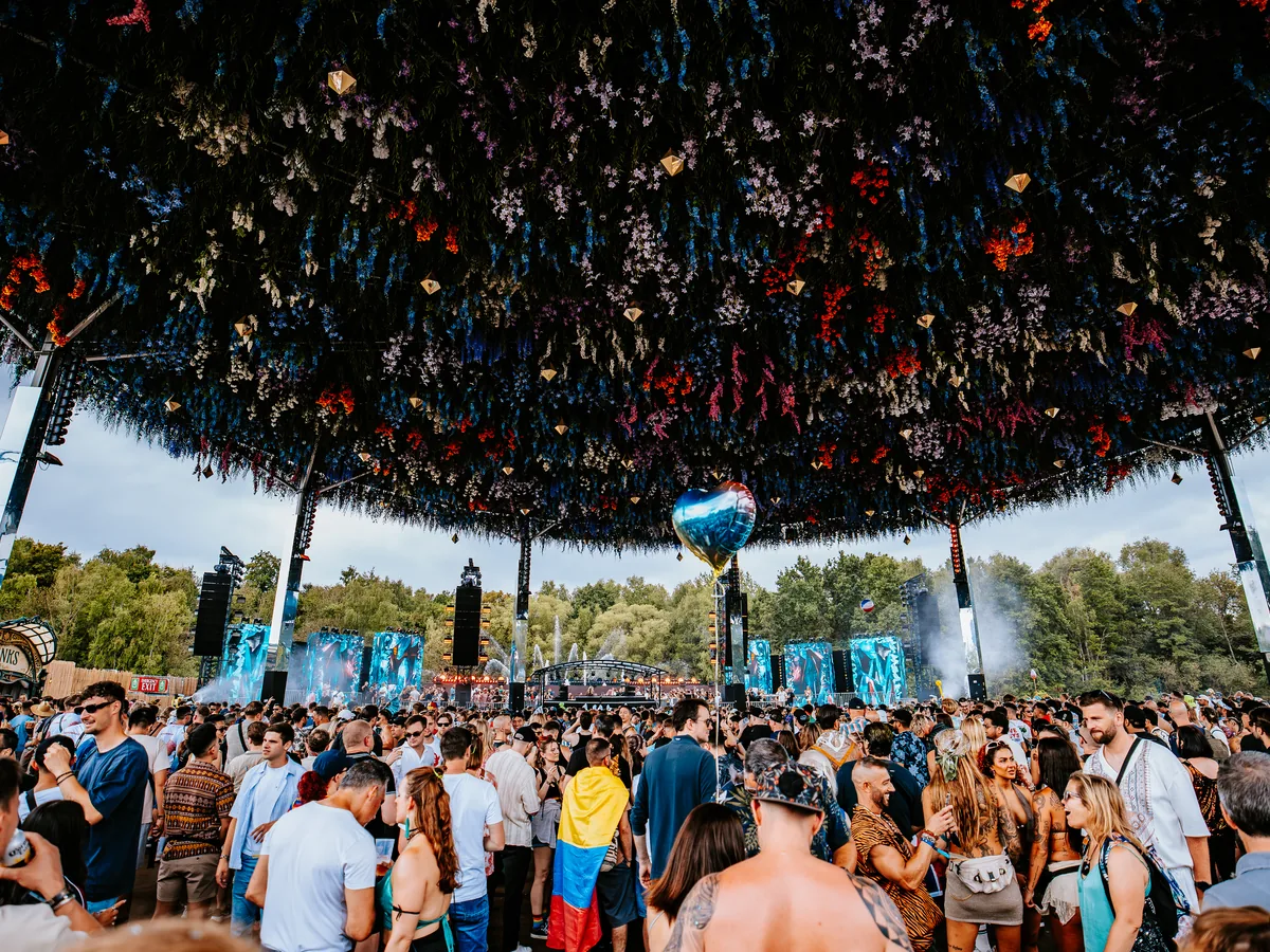 Фестивальная площадка и гости Tomorrowland Thailand