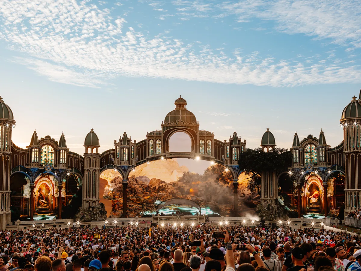История Tomorrowland и фестивальная сцена