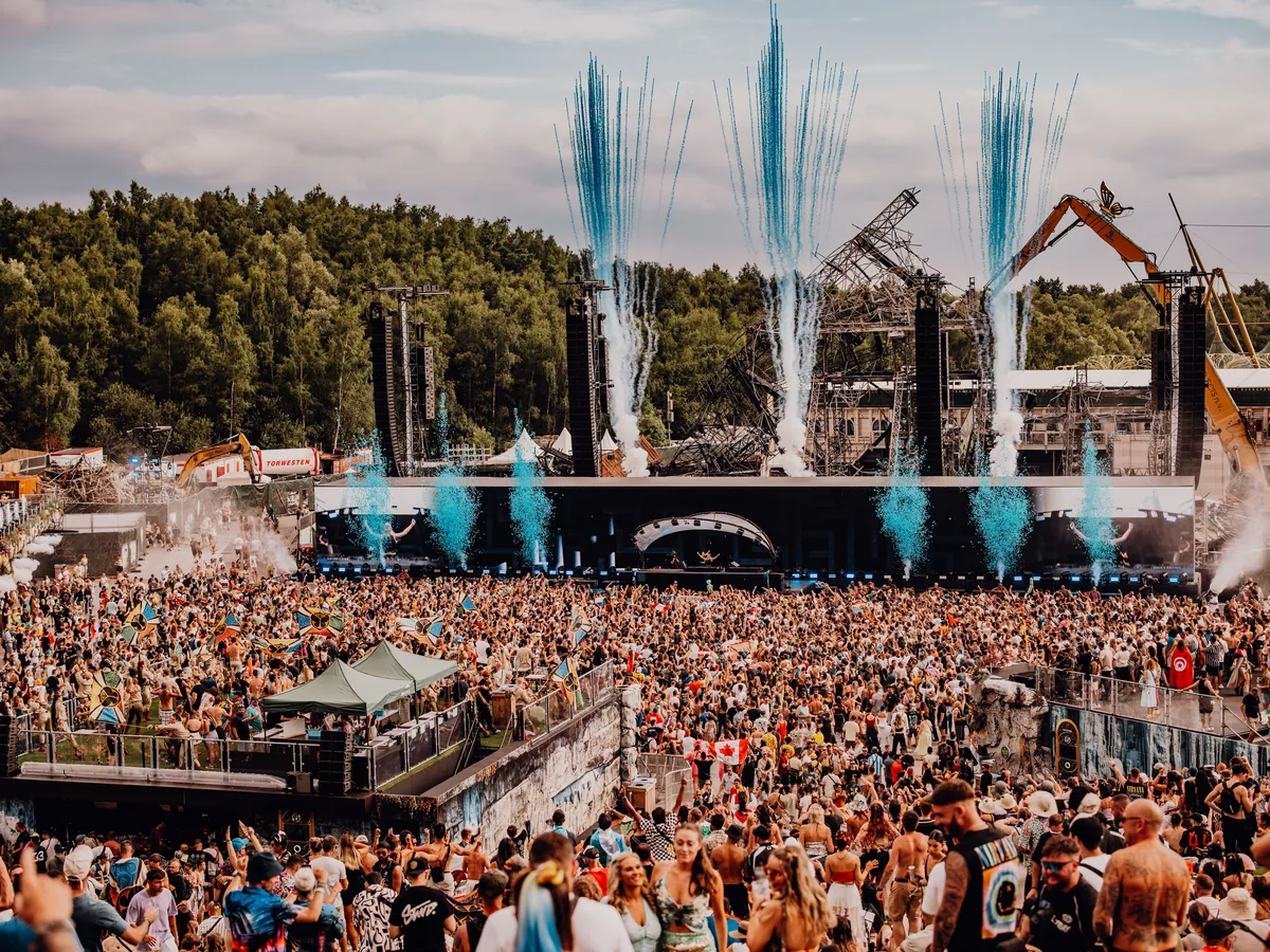 Главная сцена Tomorrowland и гости фестиваля
